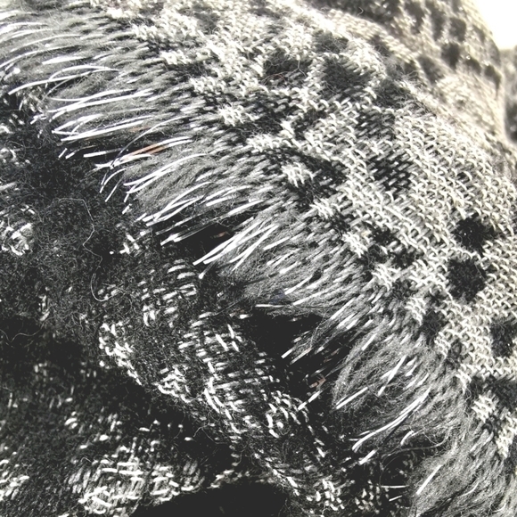 Ahujasons India Women’s O/S Black Gray Scarf - Picture 6 of 9